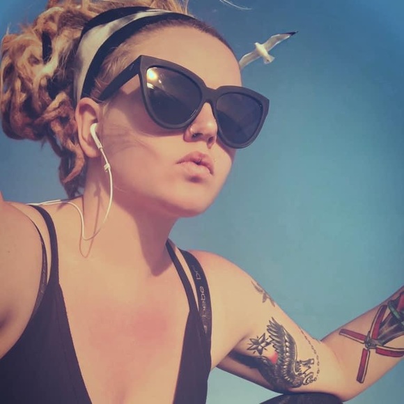 Meet your Posher - Picture 8 of 15